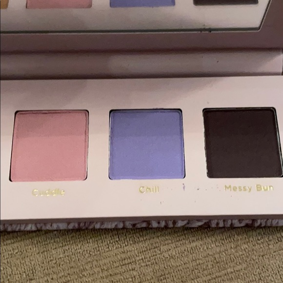 Dominique Cosmetics eyeshadow palette - Picture 3 of 4